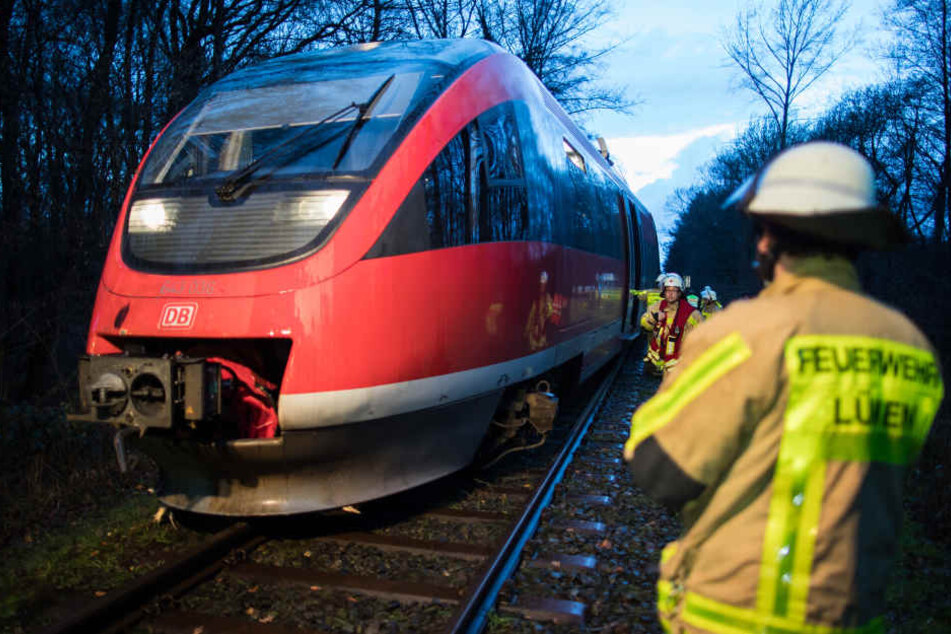 Wie schwer der 54-jährige Autofahrer verletzt wurde ist derzeit unklar (Symbolbild).
