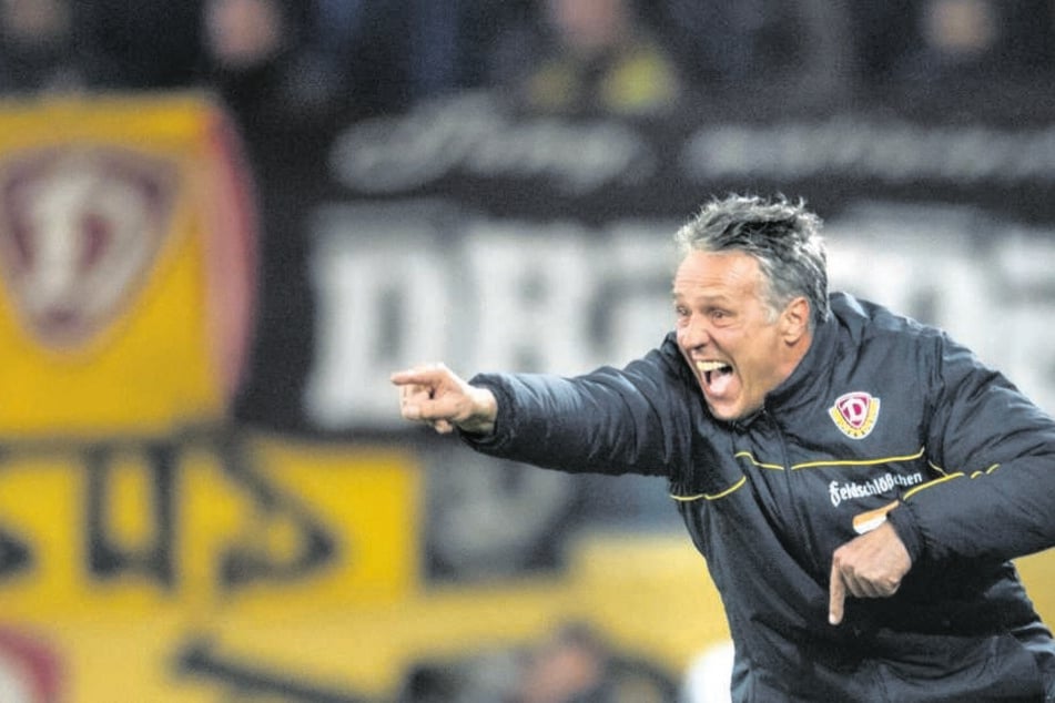 "Da geht's in den Urlaub", scheint SGD-Coach Uwe Neuhaus zu rufen. Doch zuvor soll seine Truppe noch bei den Duisburger Zebras glänzen.