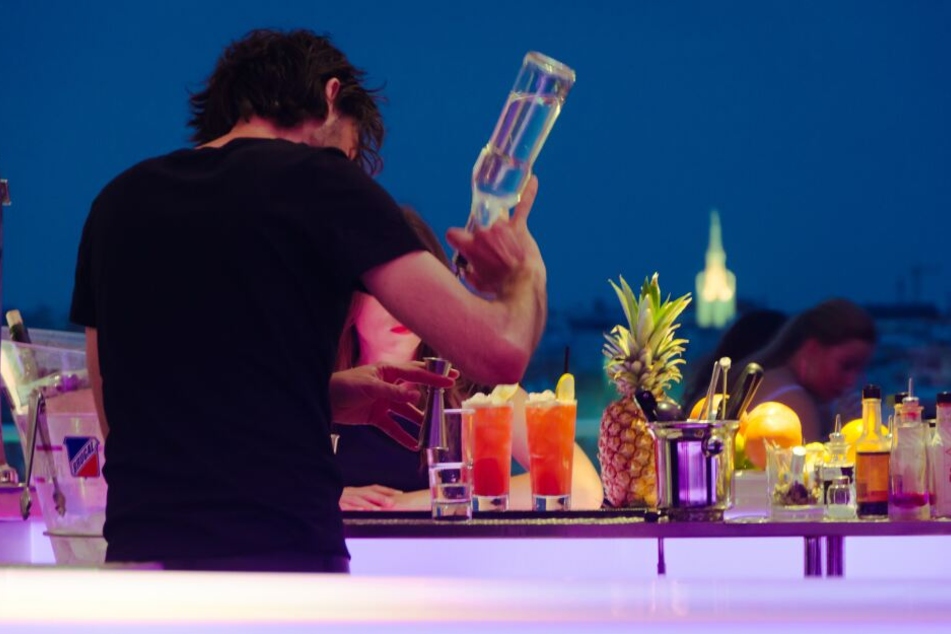 Cocktails braucht ihr nicht nur an der Strandbar zu genießen, sondern könnt diese auch mit unseren 3 Rezepten ganz leicht selber nachmachen.