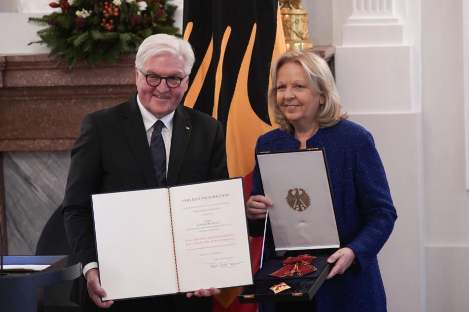 Hannelore Kraft (SPD) erhielt den Orden aus den Händen des Bundespräsidenten Frank-Walter Steinmeier.