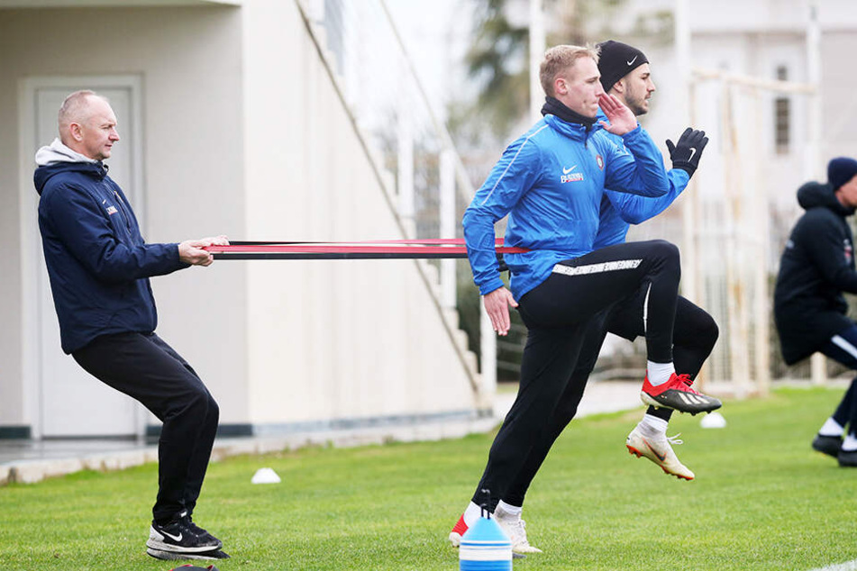 Ohne Zügel waren sie schneller: Florian Krüger (v.) und Filip Kusic gehörten zur jungen Garde der Veilchen. Sie spielten oft, überzeugten meist.
