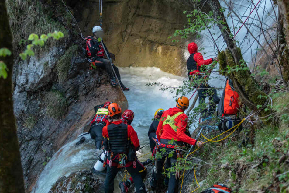 Rettungskräfte konnten nur noch die leblosen Körper bergen.