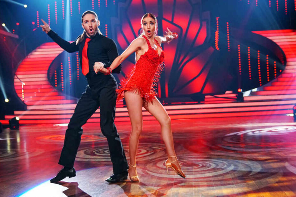 Sänger Gil Ofarim (34) und seine Partnerin Ekaterina Leonova (30) müssen am Freitagabend unter anderem mit einem "Impro-Dance-Extreme" Jury und Publikum überzeugen.