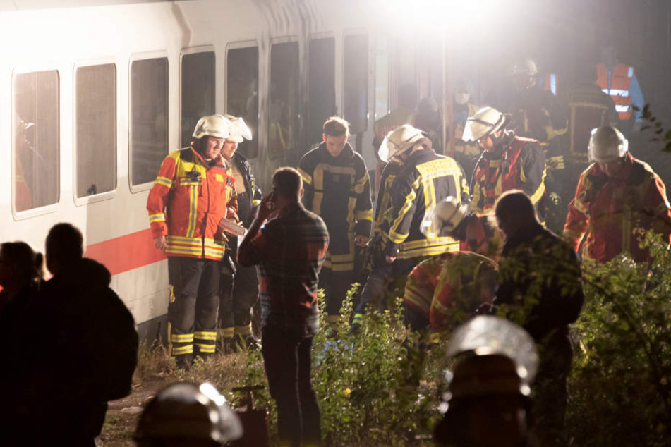 Rettungskräfte an der Unglücksstelle.