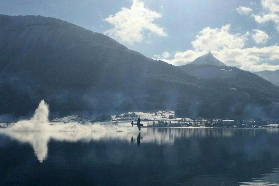 Einmal das Wasser berührt konnte der Pilot den Flieger nicht auf Kurs halten.