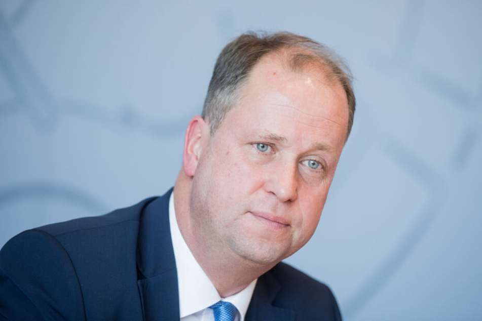 NRW-Integrationsminister Joachim Stamp (48) will gut integrierte Zuwanderer schneller einbürgern