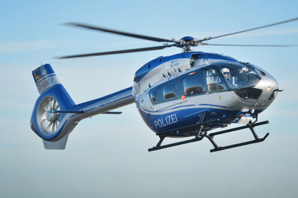 Die Polizei sucht derzeit nach dem Flüchtigen. (Symbolbild)