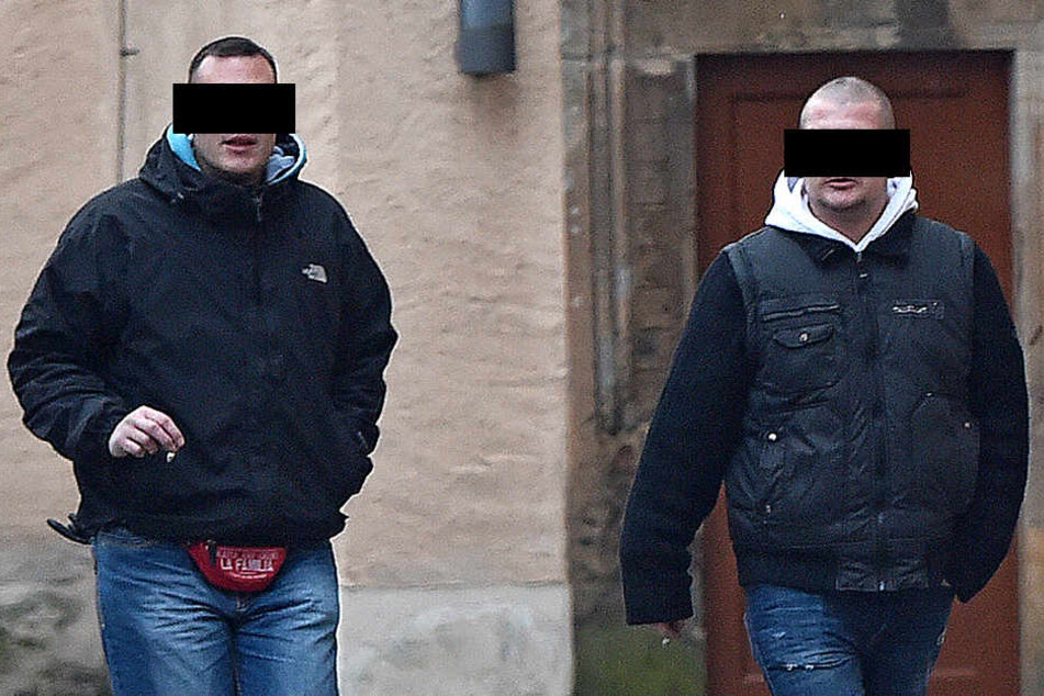 Tommy L. (33, v.l.) und Ralf S. (35) bepöbelten die Freitaler Tafel-Chefin.