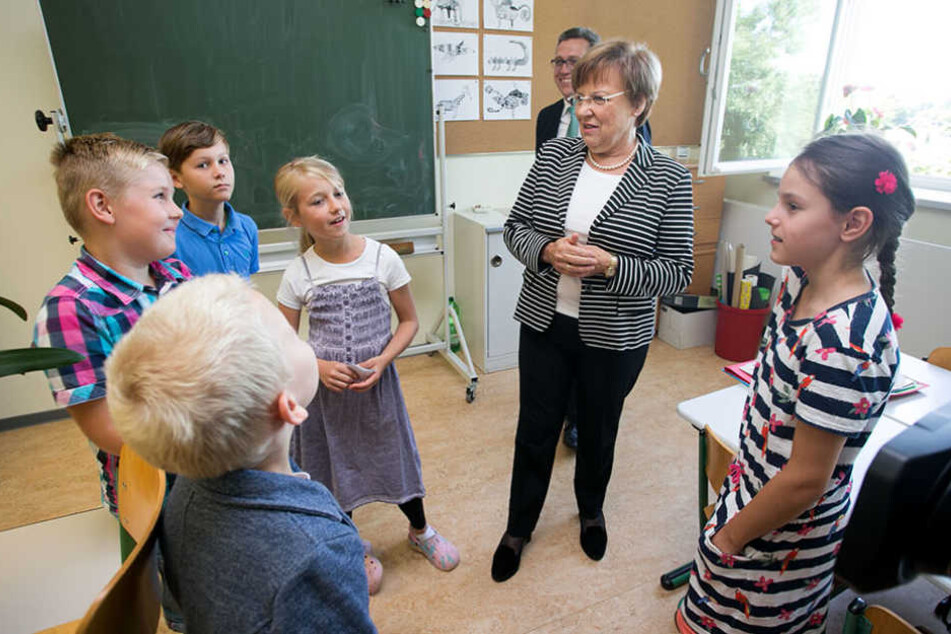 Kultusministerin Brunhild Kurth (63, CDU) zu Besuch im Klassenzimmer.