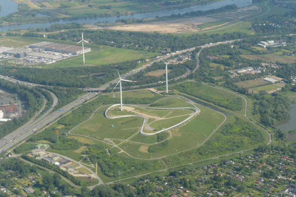 Wie eine ehemalige Deponie genutzt werden kann, demonstriert seit ein paar Jahren der Energieberg Georgswerder.
