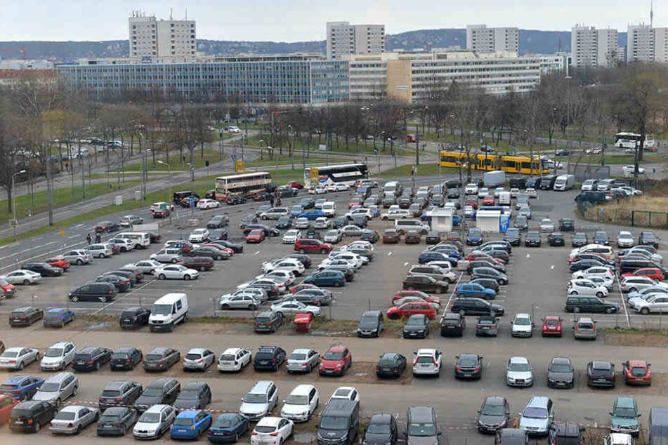 Die Parkplätze am Ferdinandplatz werden wohl schon 2019 ersatzlos wegfallen.