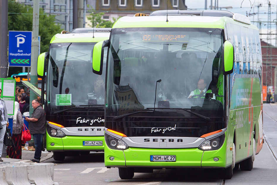 Auf so einen Bus wartete ein Vater aus Bielefeld am Dortmunder Busbahnhof mit seinen Kindern vergebens. (Symbolfoto)