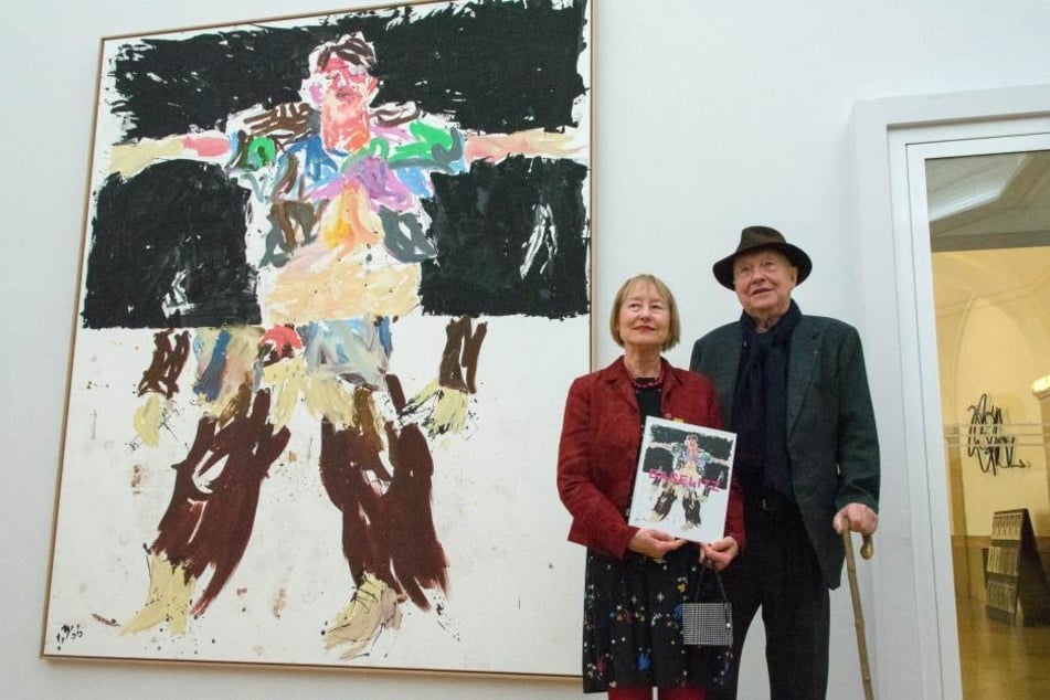 Stolz auf die Ausstellung: Ingrid Mössinger mit dem Künstler Georg Baselitz.