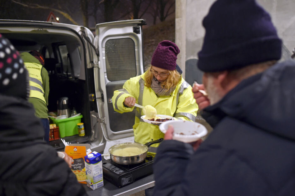 Über einen Kältebus wie hier in München soll ab 15. Februar auch die Leipziger Stadtverwaltung verfügen.