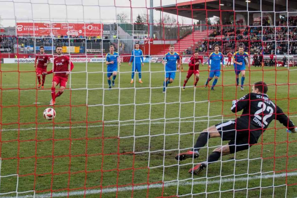 Der Elfmeter zum 3:2 leitete die Klatsche für den FCC ein.