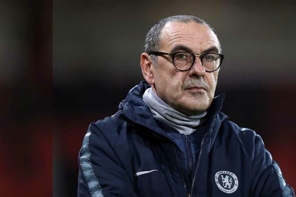 Chelsea-Trainer Maurizio Sarri wird in den kommenden zwei Transfer-Fenstern auf Neuzugänge verzichten müssen.