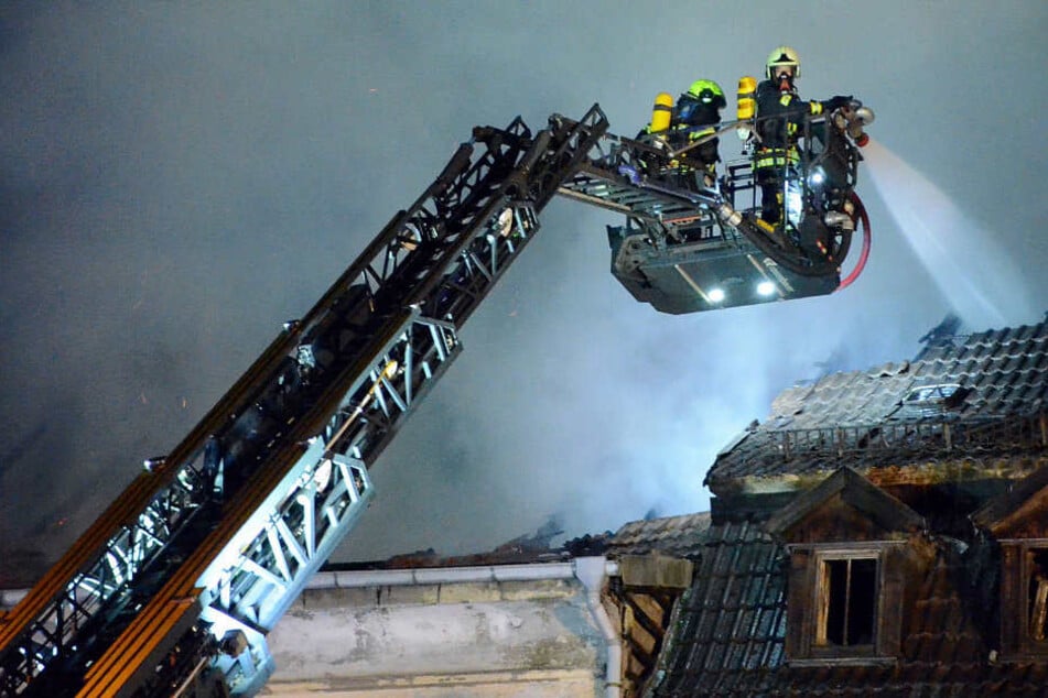 Das Gebäude brannte in der Nacht komplett aus.