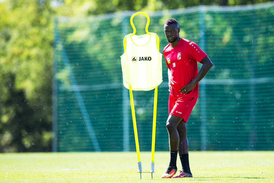 Mame Mbar Diouf ist der jüngere Bruder vom senegalesischen WM-Teilnehmer Mame Biram Diouf (Stoke City, früher Hannover 96).