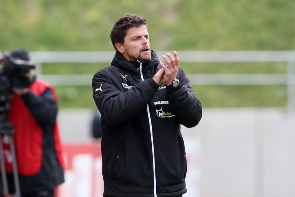 FSV Coach Torsten Ziegner macht mit dem Lotte-Trainer gern mal eine Gegner-Analyse.