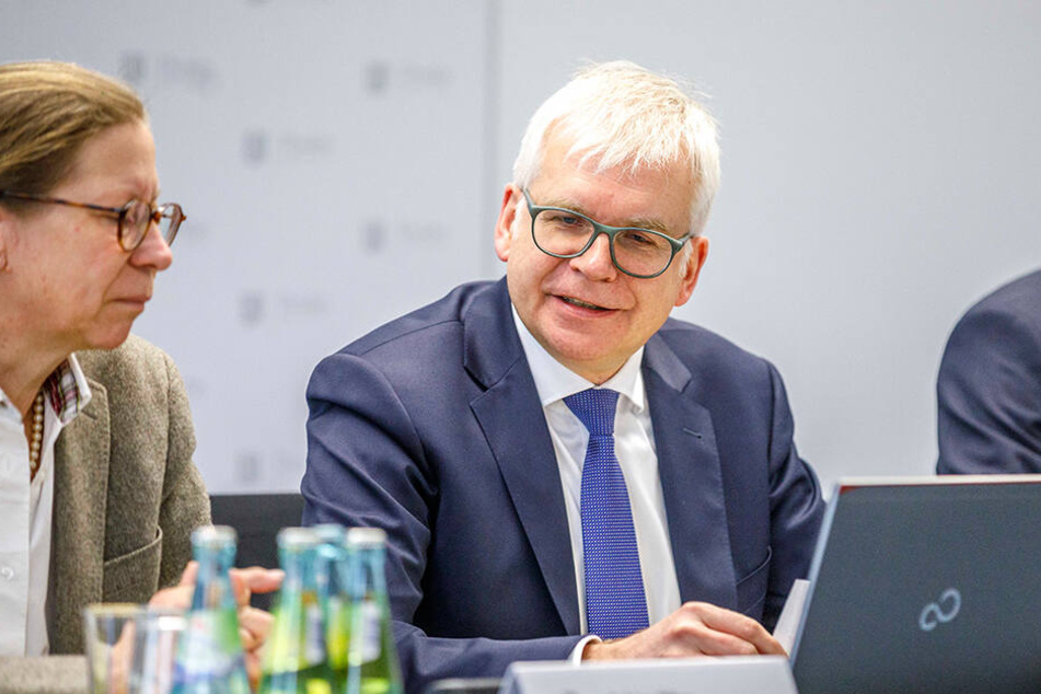 Bildungsbürgermeister Hartmut Vorjohann (55, CDU) stellte die aktuellen Kita-Zahlen für Dresden vor.