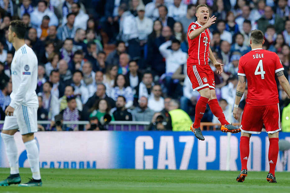 Josua Kimmich (2.v.r.) jubelt mit seinem Teamkameraden Niklas Süle. Superstar Cristiano Ronaldo schaut verlegen weg,