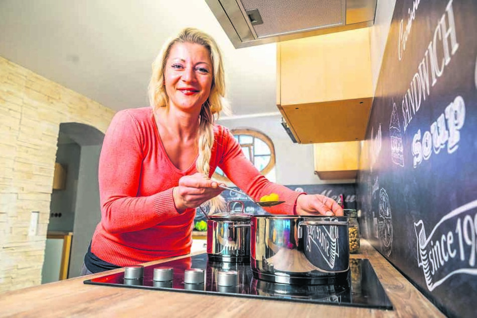 In ihrem kuscheligen 50-Quadratmeter-Studio zeigt sie ab sofort Gästen, wie man gesund und trotzdem lecker kochen kann.