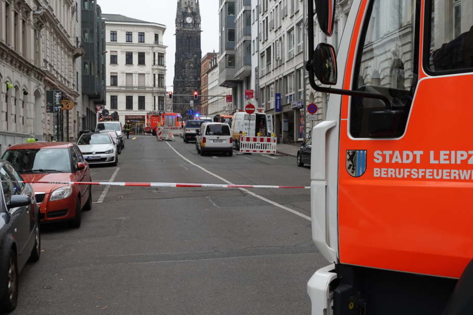 Die Riemannstraße wurde zwischen Karl-Liebknecht-Straße und Floßplatz abgesperrt.