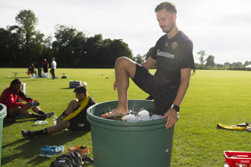 Die Abkühlung in der Eistonne musste am Dienstag nach der gut zweistündigen Auftakt-Trainingseinheit sein.