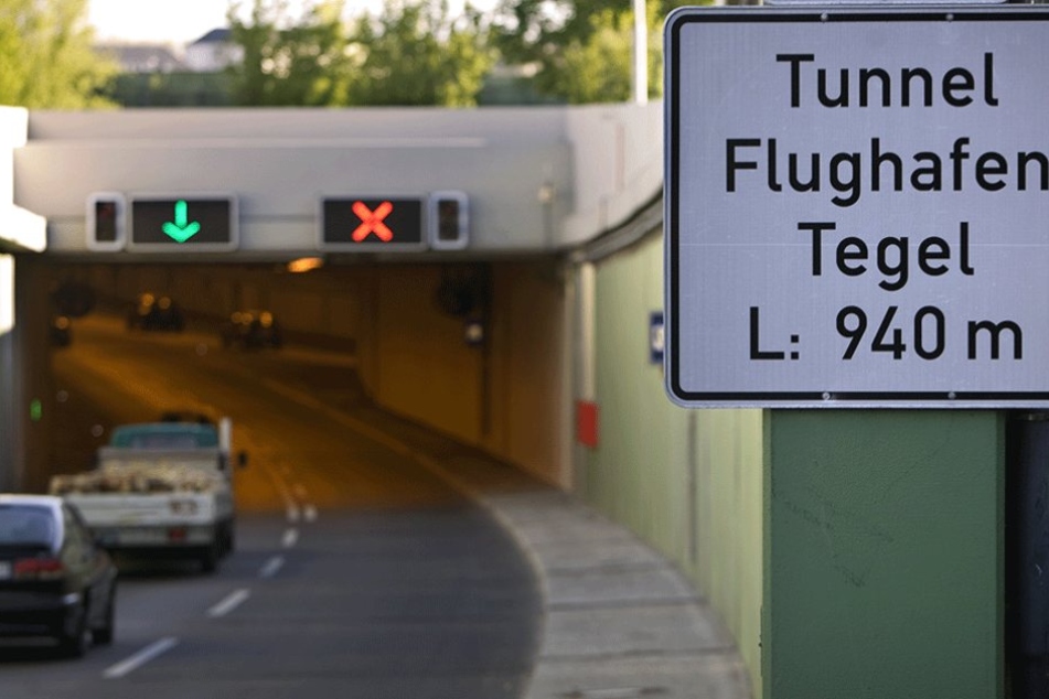Im Tunnel am Flughafen Tegel sorgte ein Geisterfahrer für einen Crash.