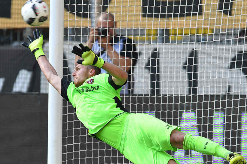 Marvin Schwäbe hielt gegen St. Pauli im letzten Heimspiel das erste Mal zu Null.