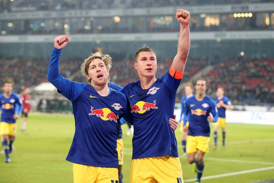 Nach einer Ecke des eingewechselten Emil Forsberg (l.) köpfte Kapitän Willi Orban zum 3:0-Endstand ein.