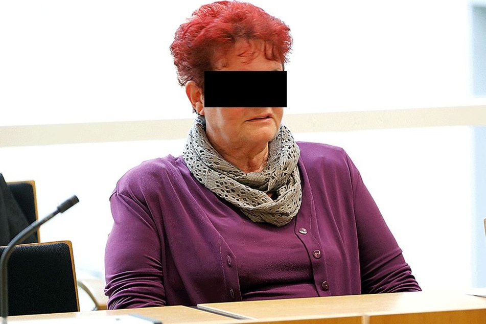 Birgit K. (64) konnte sich gestern nicht zu einem Geständnis
durchringen.
In dieser Bank an der Carolastraße flog der Betrug mit dem Falschgeld
auf.