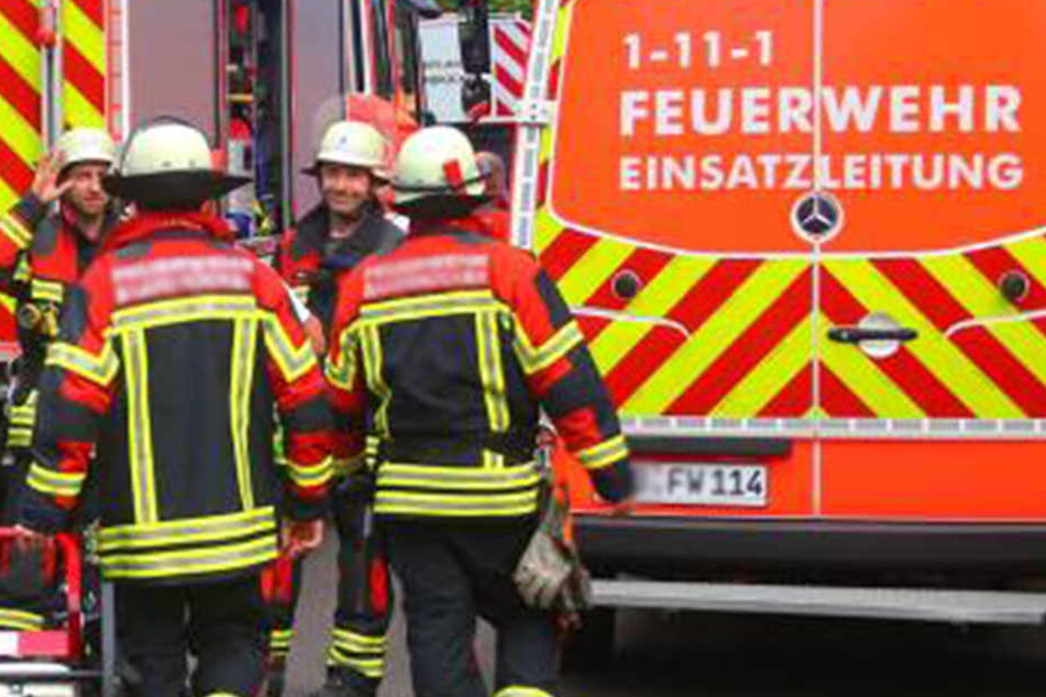 Die Feuerwehr musste ausrücken. Die Frau wurde gemeinsam mit ihrem Ehemann ins Krankenhaus gebracht.