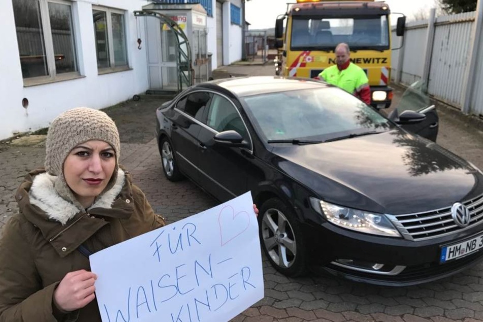 Kader K. (29) will ihren VW Passat, der beinahe zu ihrer Todesfalle geworden wäre, für den Bau eines Waisenhauses in Syrien verkaufen.