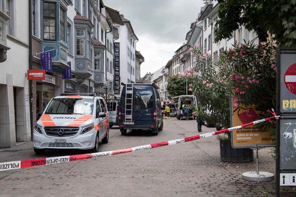 In der Altstadt von Schaffhausen (Schweiz) verletzte ein Mann mit Kettensäge fünf Menschen.