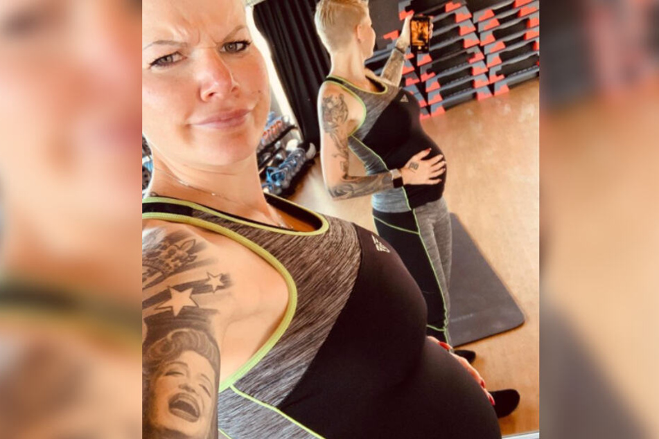 Die Blondine zeigt ihre Murmel beim Besuch im Fitnessstudio.
