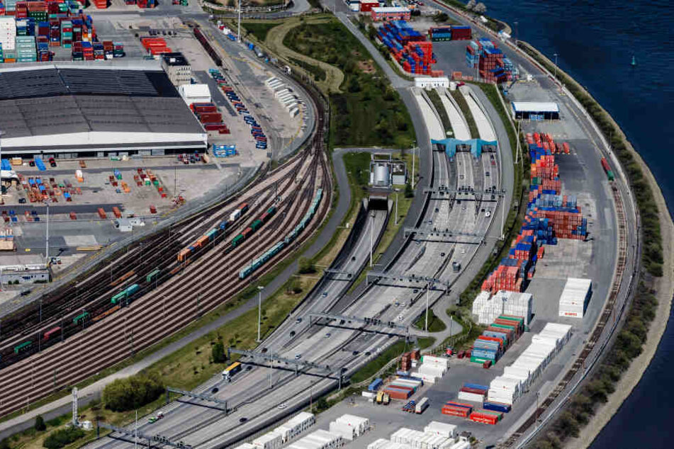 Die zweite Röhre des Elbtunnels wird nun doch nicht gesperrt.