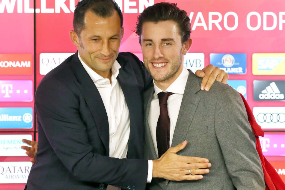 Álvaro Odriozola (r.) soll dem FC Bayern München im Kampf um Titel helfen.