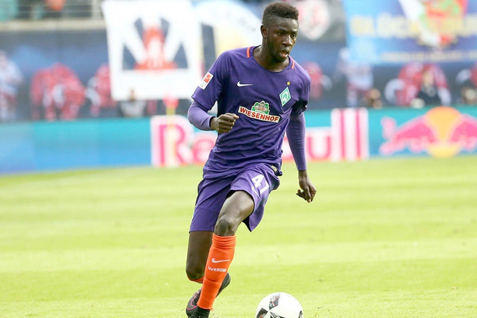 Lila steht ihm gut! Ousman Manneh im Trikot von Werder Bremen.