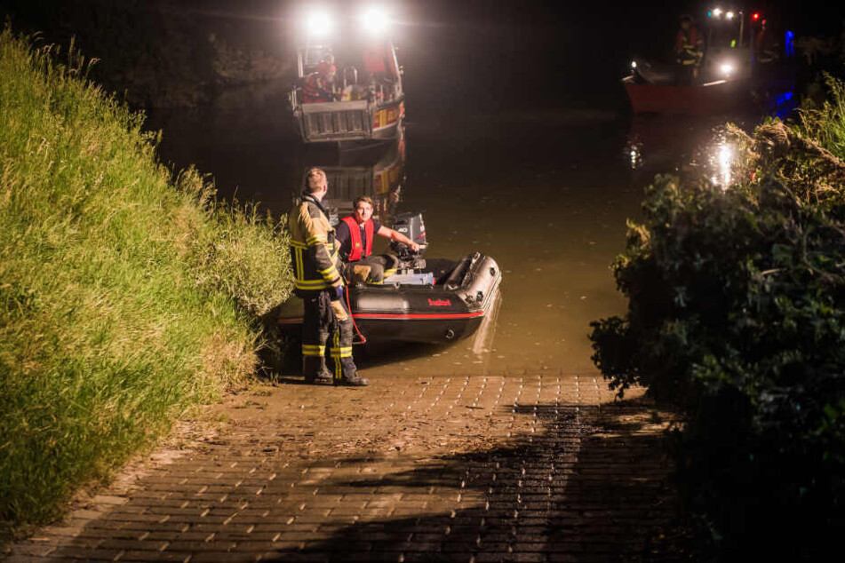 Die Gekenterten mussten mit einem Boot an Land gebracht werden.