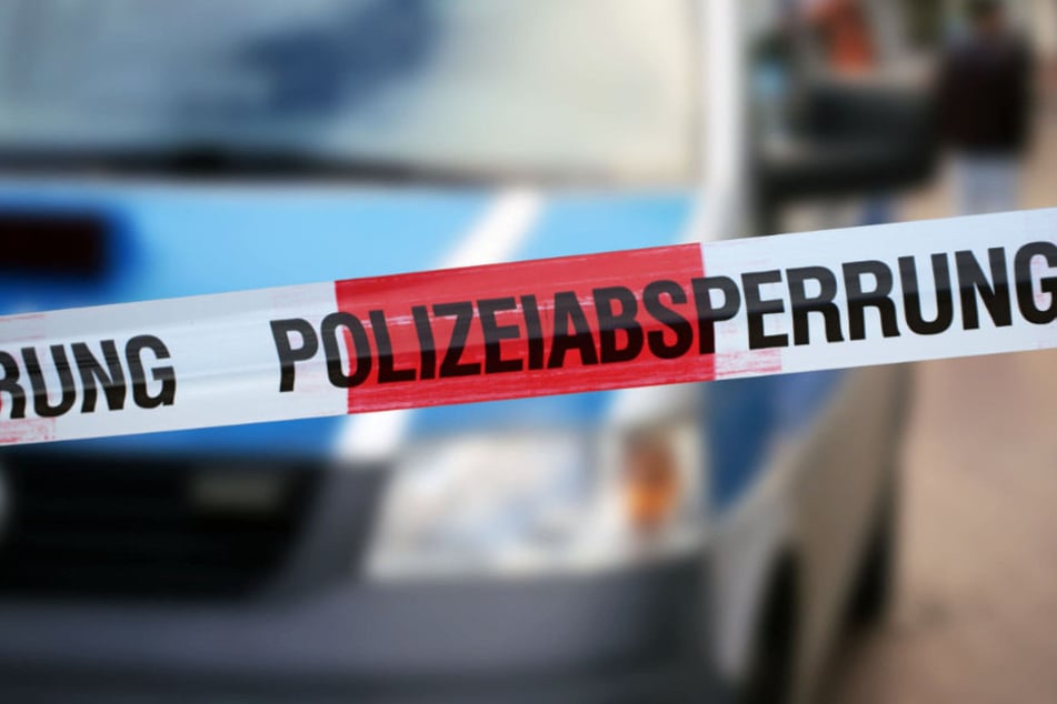 Eine Passantin hatte den Mann auf einer Parkbank in Berlin-Charlottenburg gefunden.