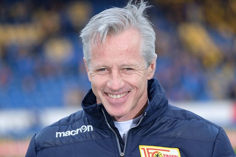 Unions Trainer Jens Keller begrüßte seine Spieler zum großen Medizincheck (Archivbild).