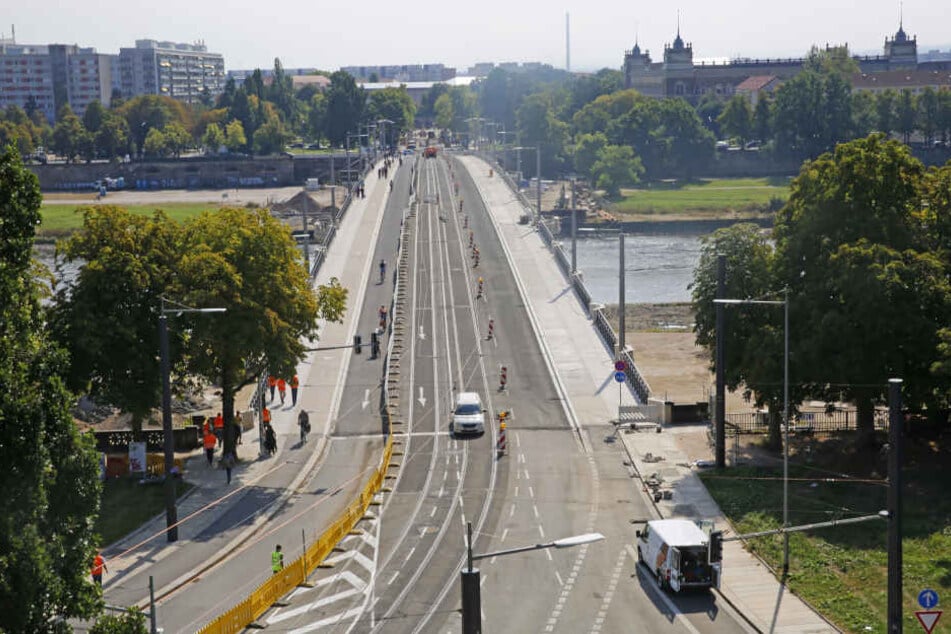 Am Montag rollt der Verkehr wieder auf der Dresdner Albertbrücke