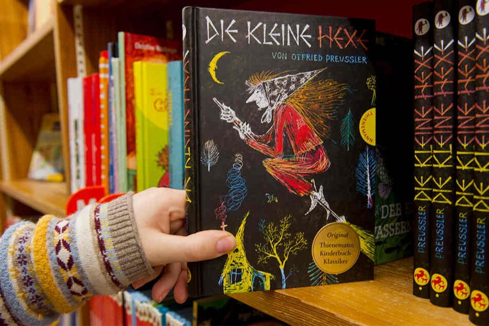Neben der Kinder- und Jugendbuchabteilung stehen die Manga-Regale. (Symbolbild)