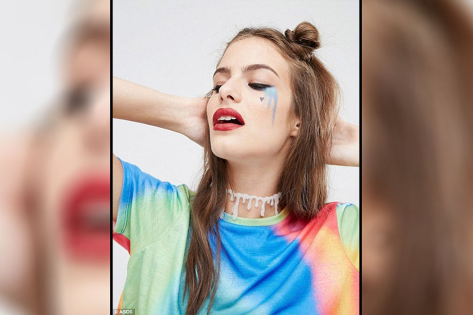 Mit dieser Kette sorgt der Onlineshop für ordentlich Furore. User sehen in der "blutigen Kette" etwas ganz anderes.