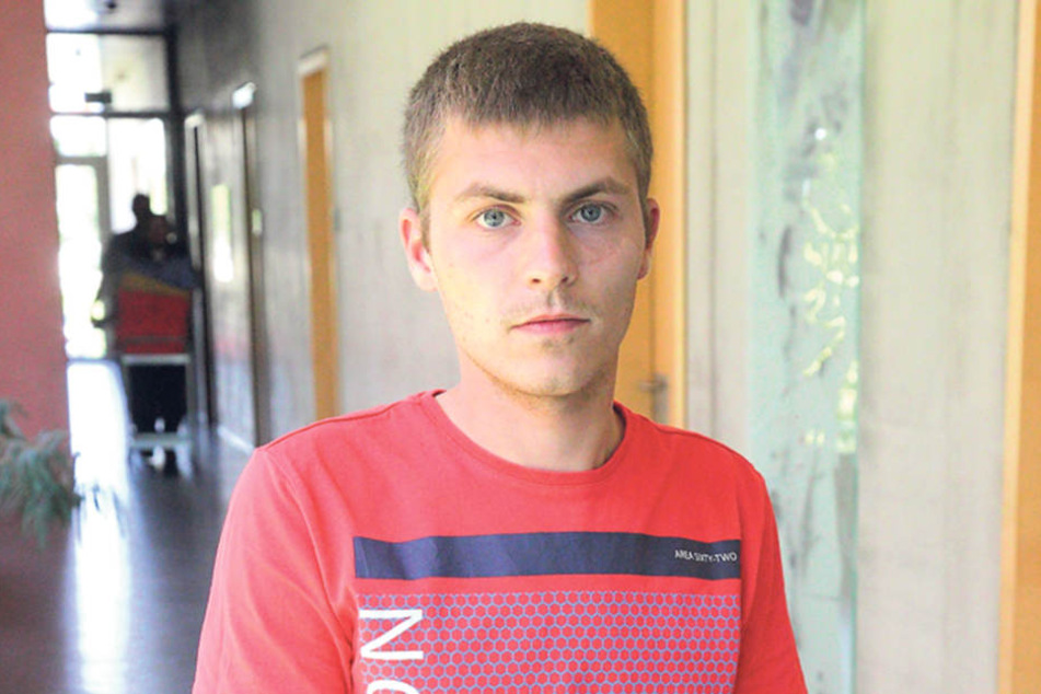 Marcel K. (24) trägt heute noch einen rechts Knieschoner wegen des Vorfalls
in Moritzburg.