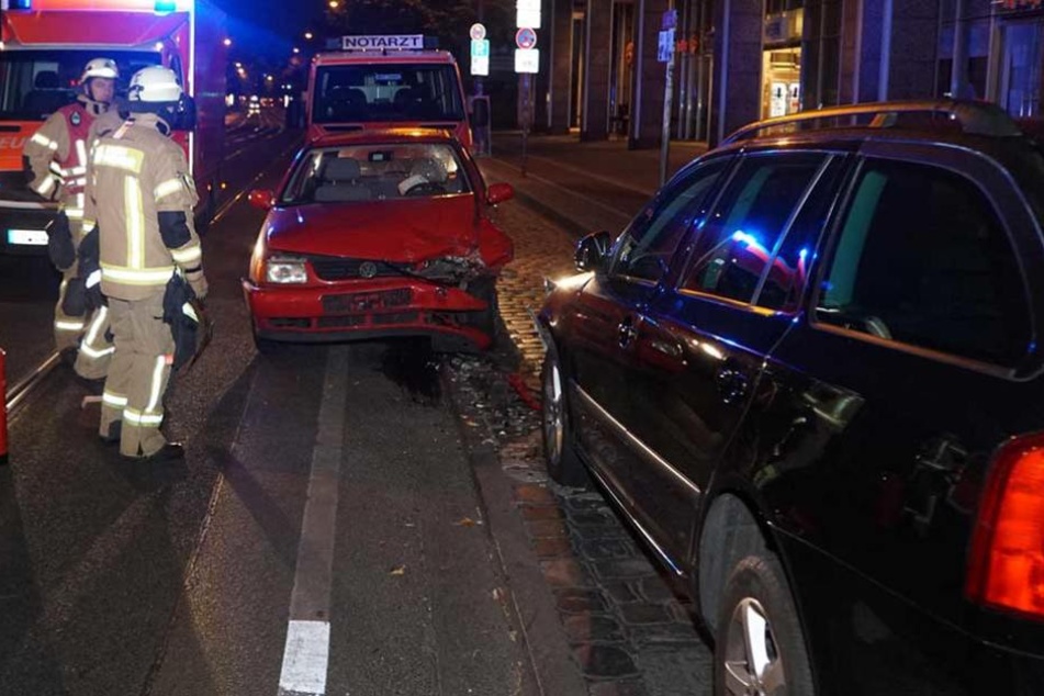 Die Autos wurden bei dem Crash schwer beschädigt.