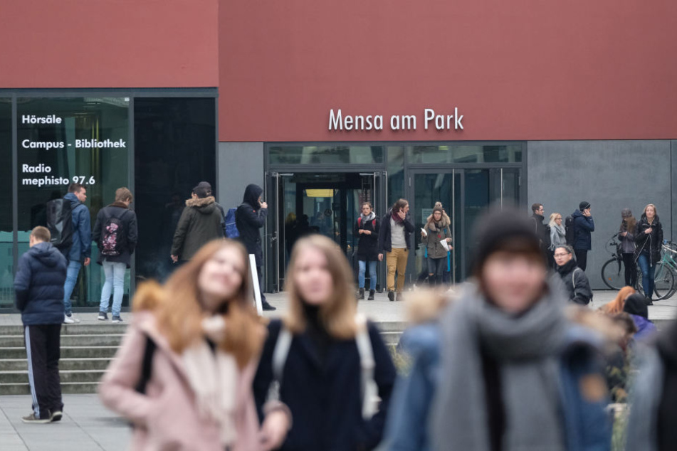 Die Universität Leipzig will nun Untersuchungen einleiten und dienstrechtliche Schritte gegen Prof. Rauscher prüfen.