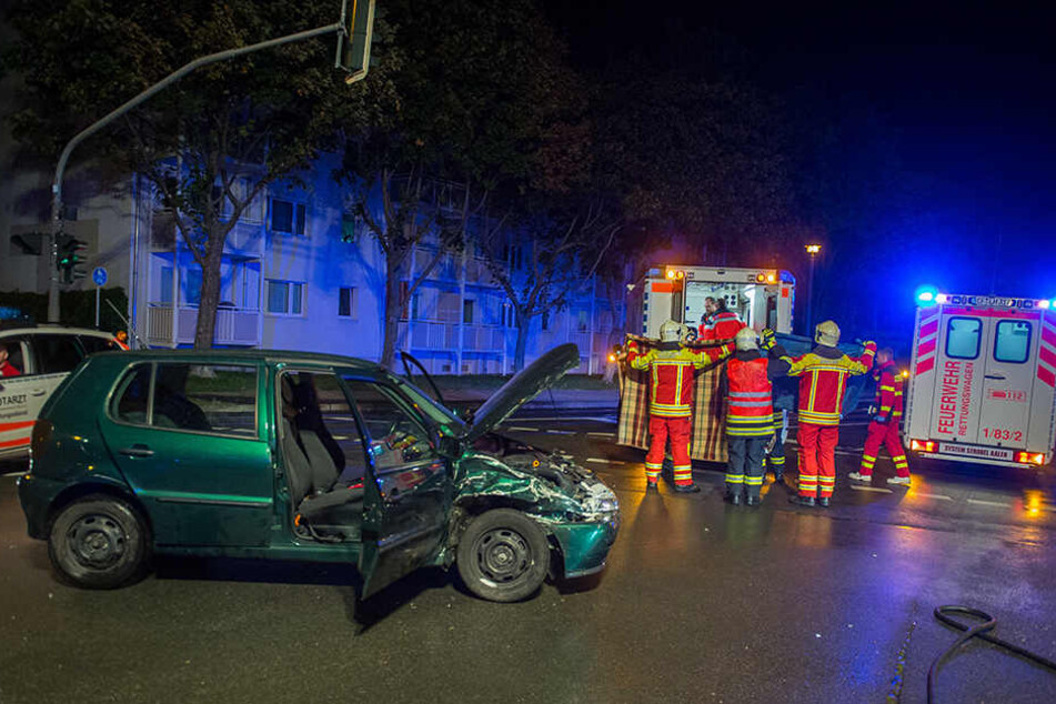 Vier Menschen wurden bei dem Unfall verletzt.