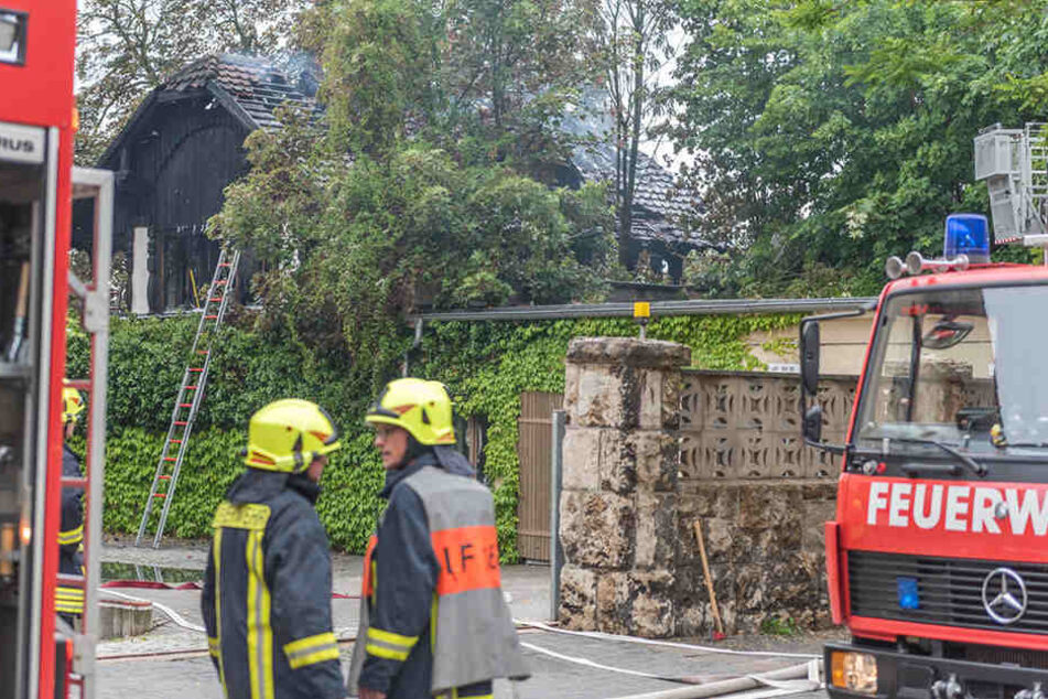 Der Zugang zum Gebäude stellte die Feuerwehr vor Probleme.